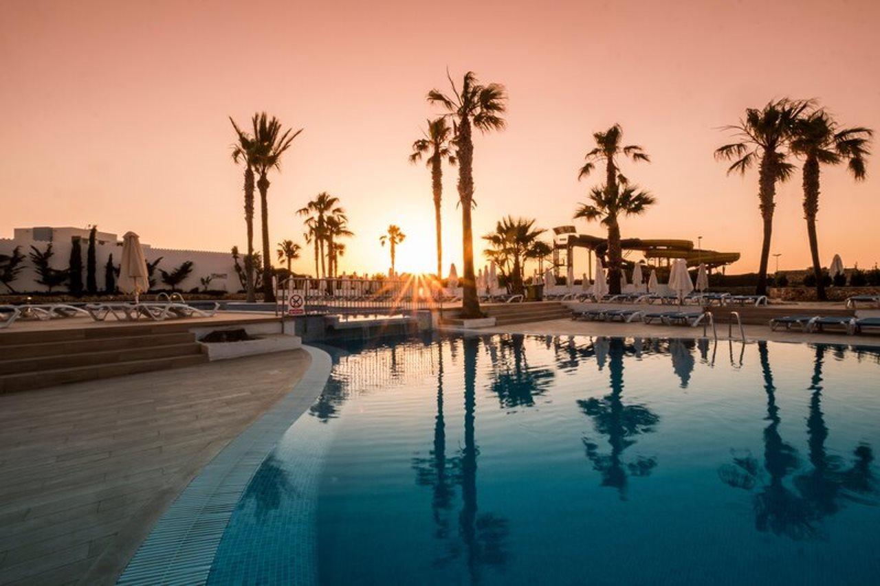 Marinda Garden Aparthotel Кала'н Бош Екстериор снимка