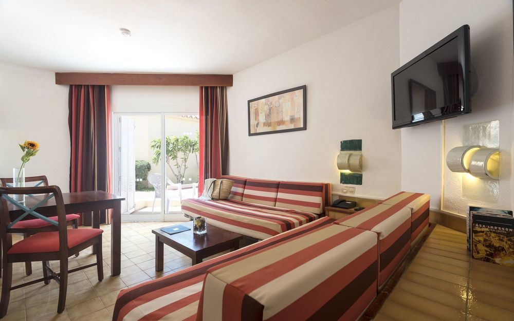 Marinda Garden Aparthotel Кала'н Бош Екстериор снимка