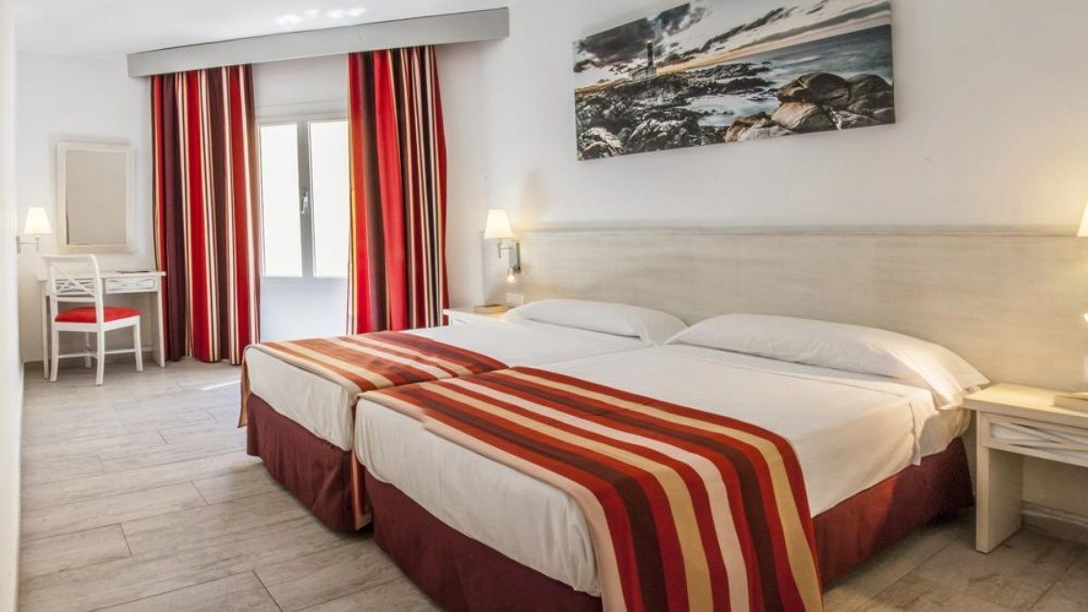Marinda Garden Aparthotel Кала'н Бош Екстериор снимка