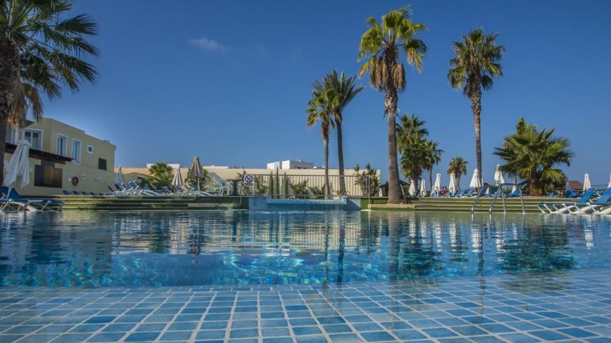 Marinda Garden Aparthotel Кала'н Бош Екстериор снимка